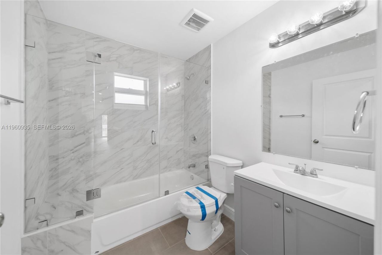 529 NW 56th St , Miami, FL 33127 Photo