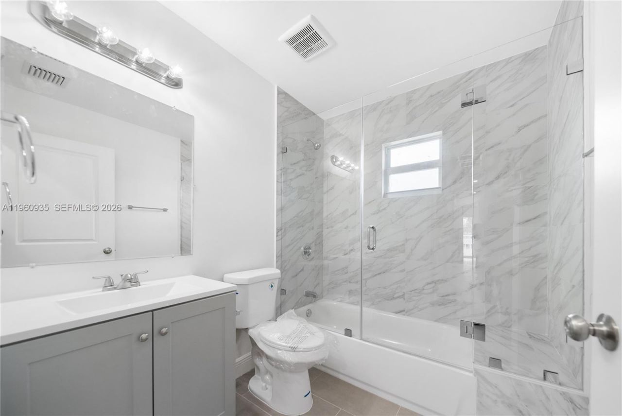 529 NW 56th St , Miami, FL 33127 Photo