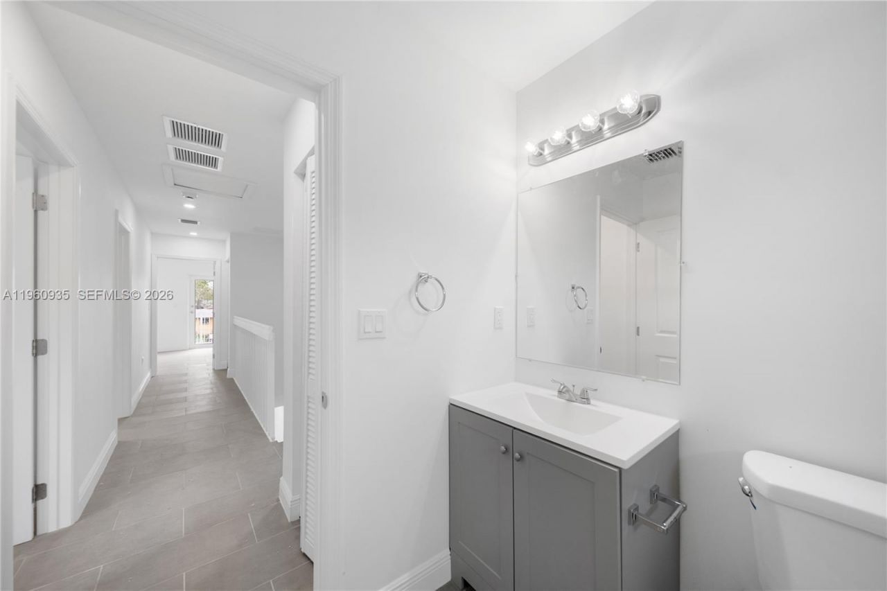 529 NW 56th St , Miami, FL 33127 Photo