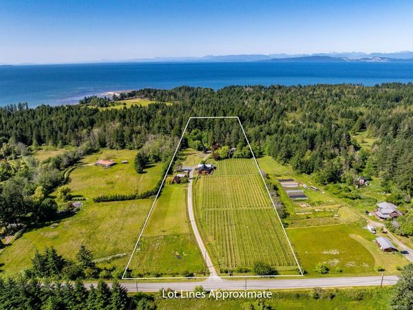 1885 Central Rd, Hornby Island, BC V0R 1Z0