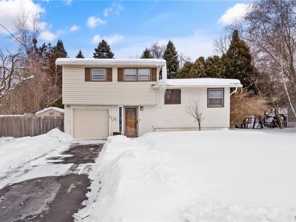 110 Longwood Drive, Liverpool, NY 13088