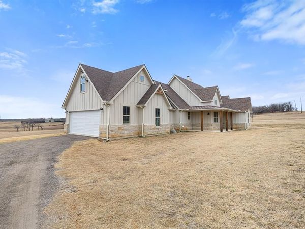 476 Silver Leaf Drive, Sunset, TX 76270