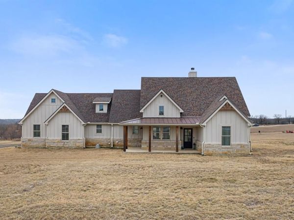 476 Silver Leaf Drive, Sunset, TX 76270