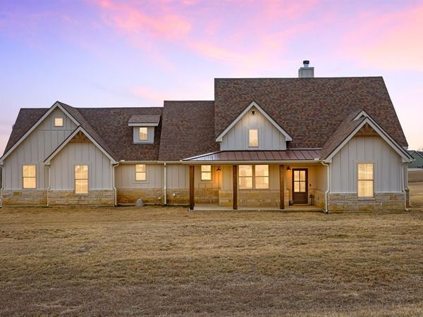 476 Silver Leaf Drive, Sunset, TX 76270
