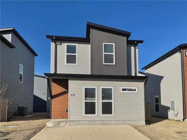 910 States Avenue , Bentonville, AR 72713