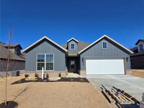 405 W Hondo Street , Siloam Springs, AR 72761