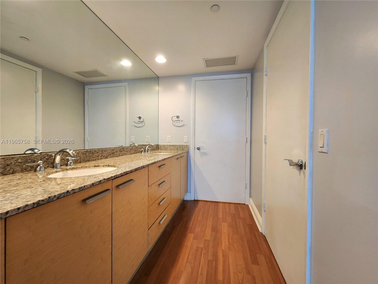1800 S Ocean Dr, Unit 2406, Hallandale Beach, FL 33009 Photo