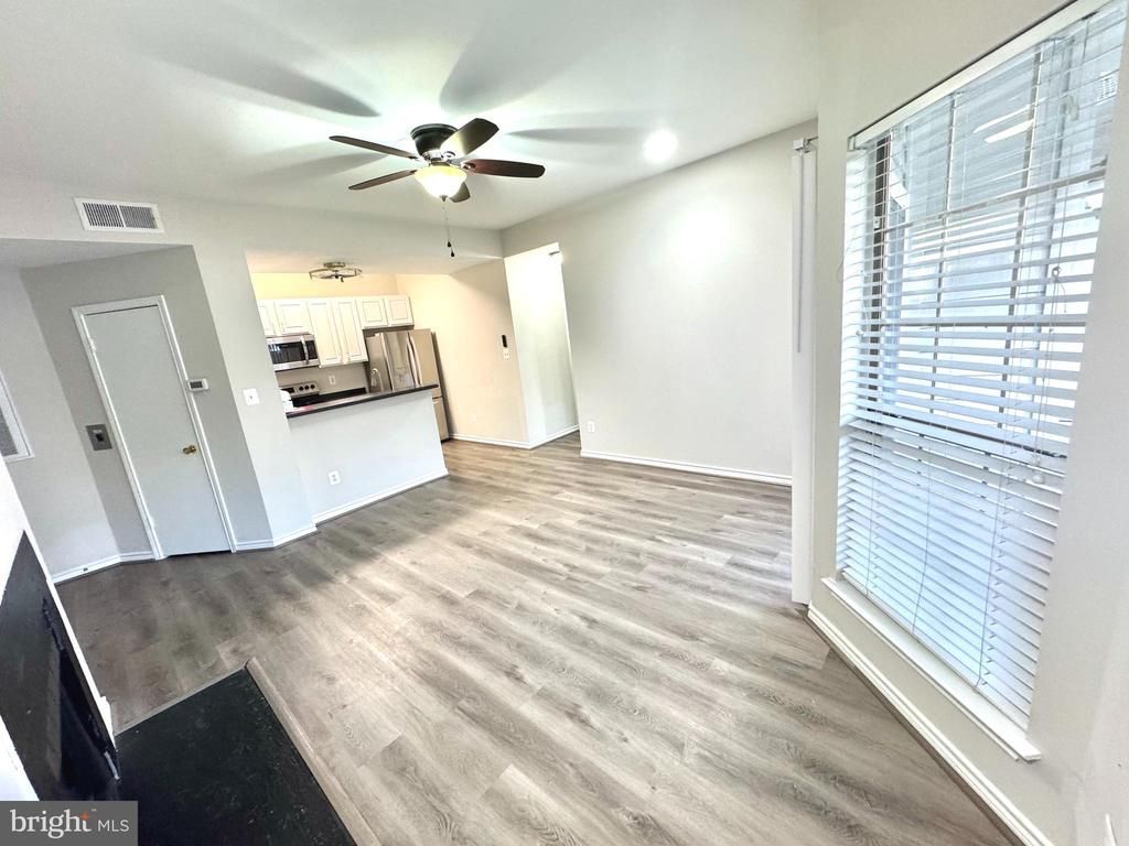 12154 Penderview Terrace, Unit 1204, Fairfax, VA 22033 Main Photo