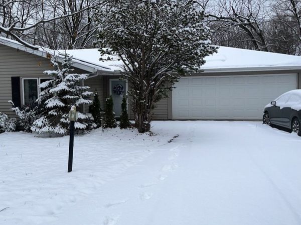 1100 W Orchard Lane, Peoria, IL 61615