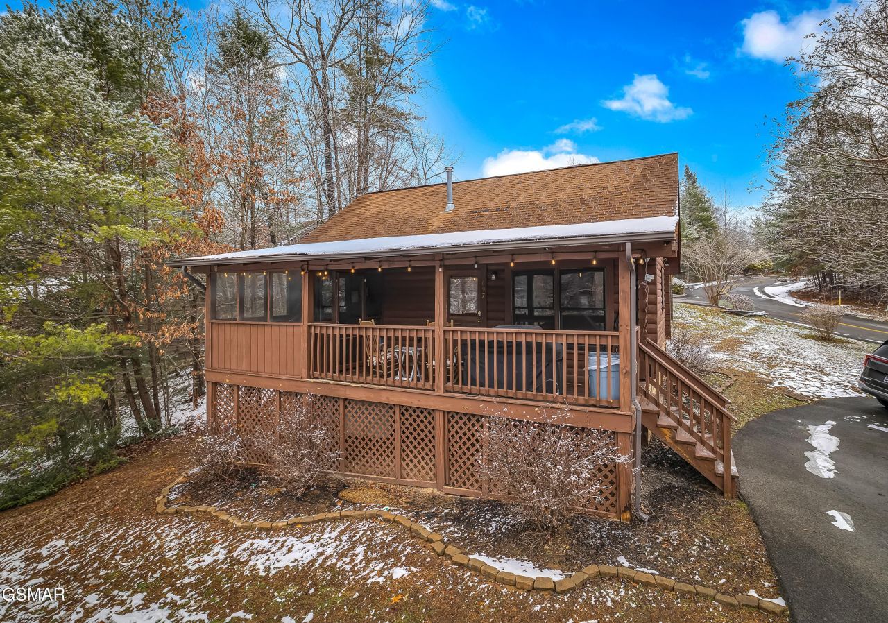 697 Eagles Blvd Way, Pigeon Forge, TN 37863 Main Photo