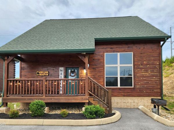 1663 Falls Way, Pigeon Forge, TN 37863