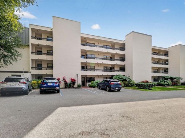 501 W OLD US HIGHWAY 441, Unit 105, MOUNT DORA, FL 32757