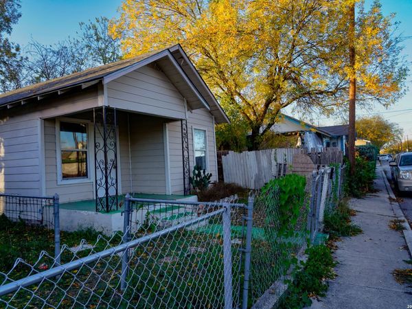 711 S TRINITY ST, San Antonio, TX 78207