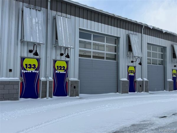 123 Pit Lane , Pontiac, MI 48341