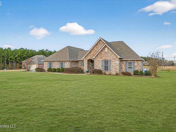 1010 Orleans Drive, Summit, MS 39666