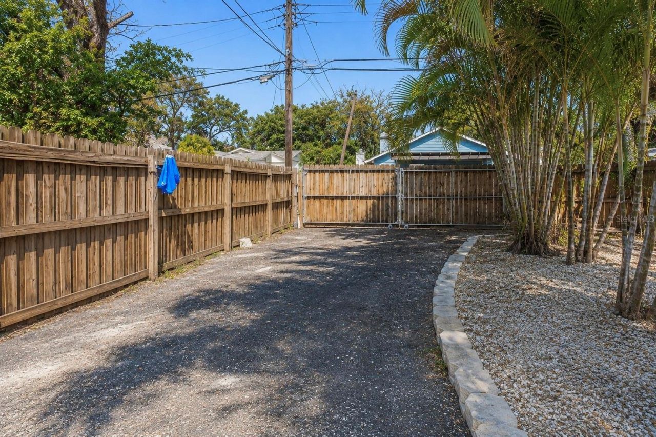 619 Garland Street N, Saint Petersburg, FL 33703 Photo