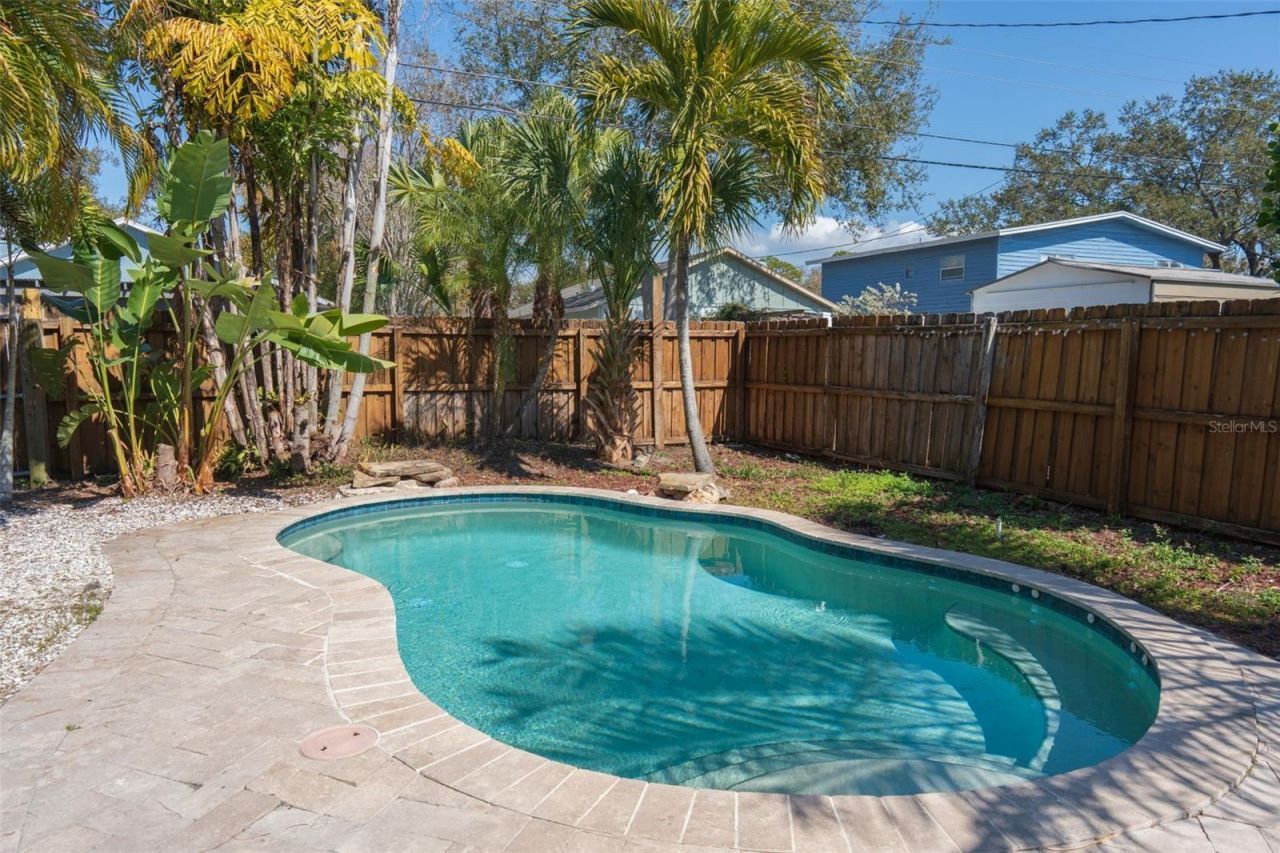 619 Garland Street N, Saint Petersburg, FL 33703 Photo