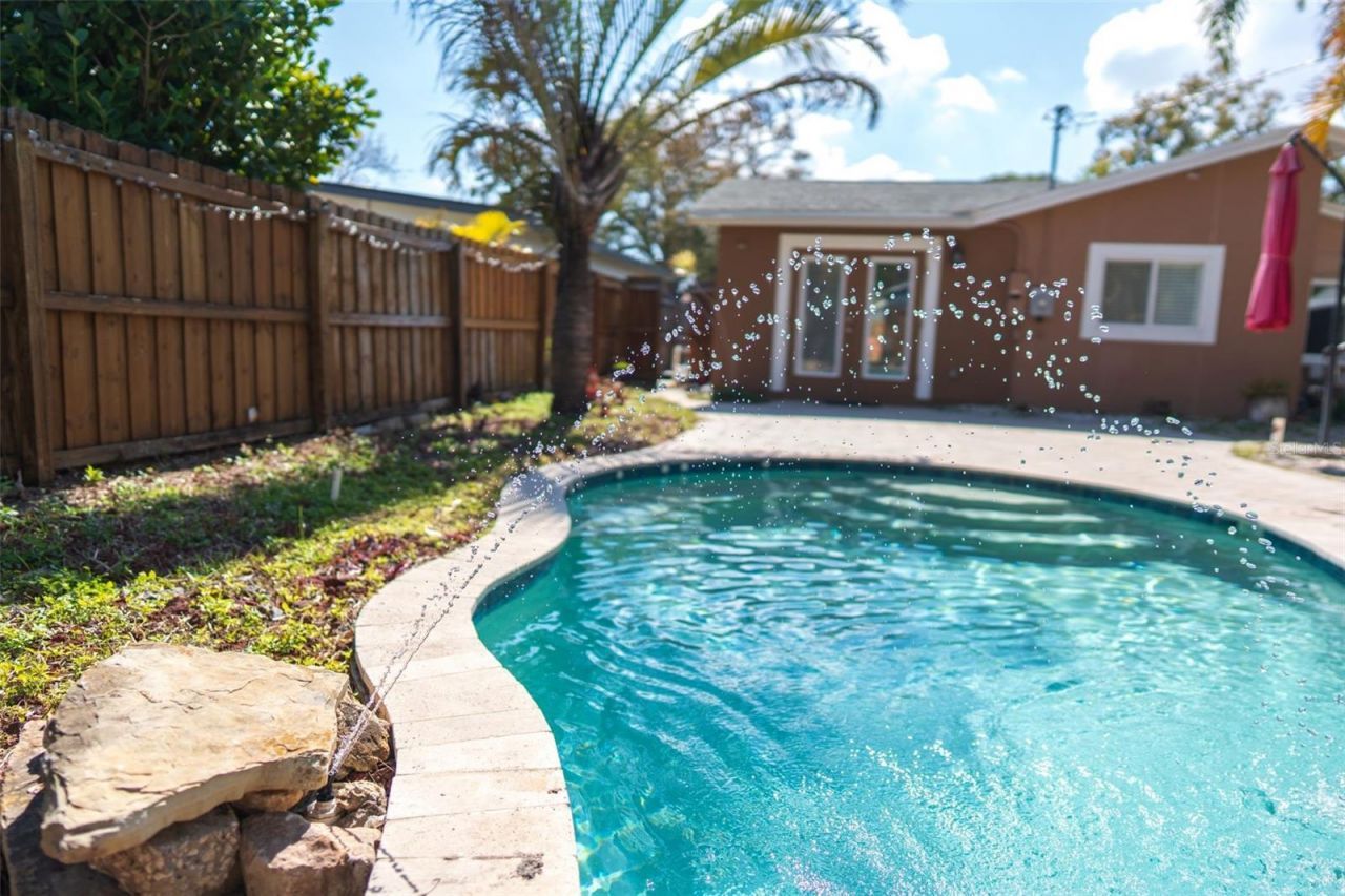 619 Garland Street N, Saint Petersburg, FL 33703 Photo