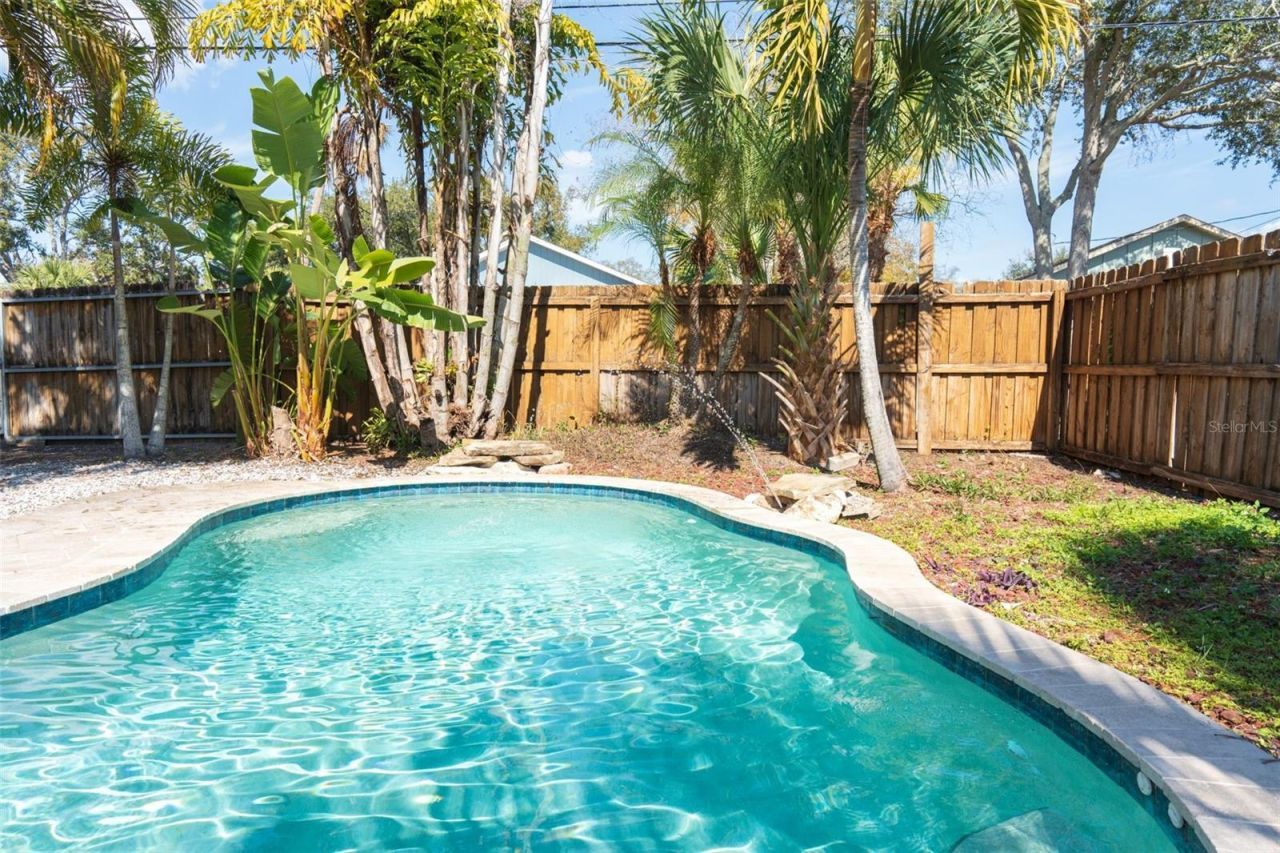 619 Garland Street N, Saint Petersburg, FL 33703 Photo