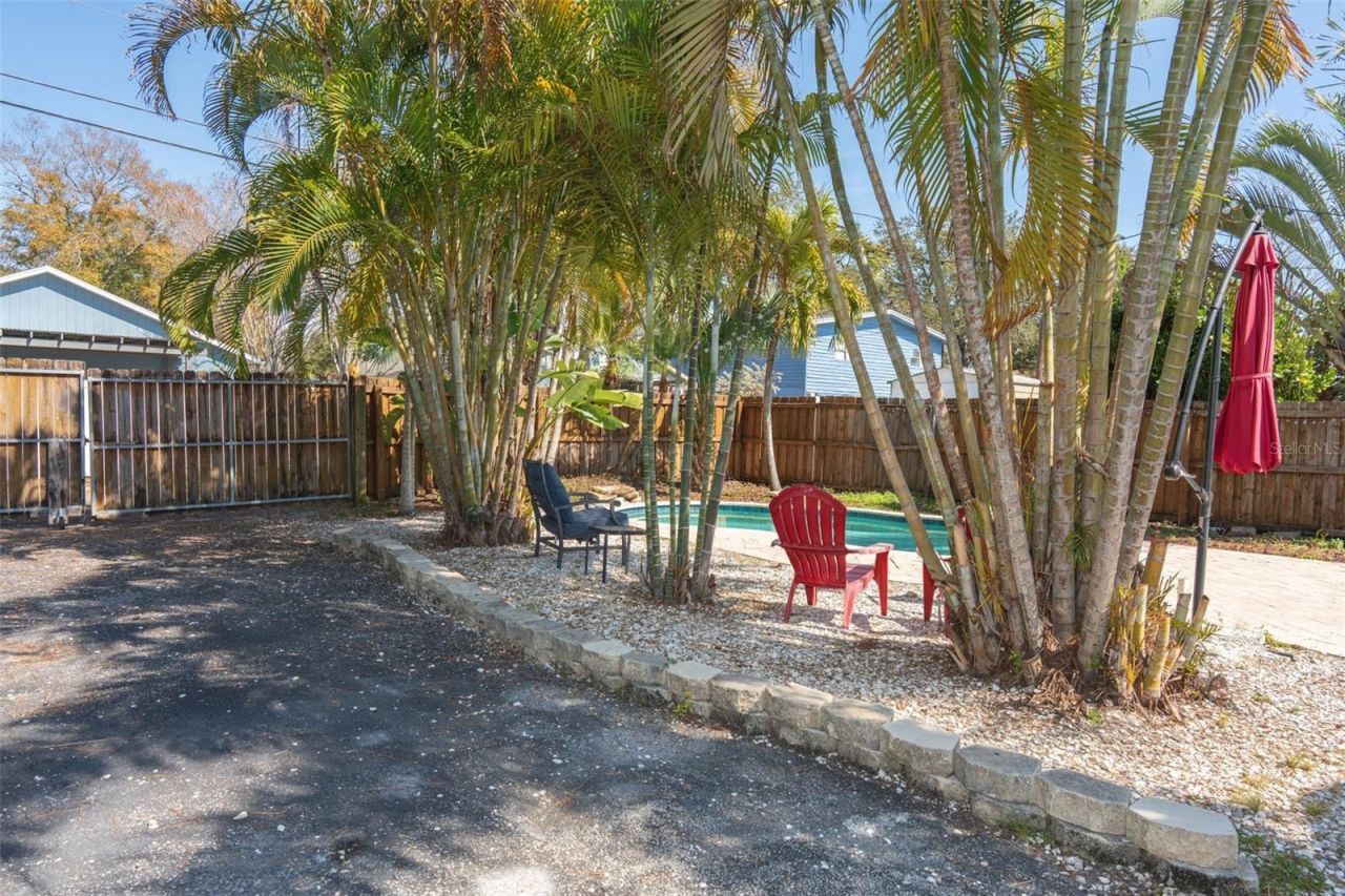 619 Garland Street N, Saint Petersburg, FL 33703 Photo