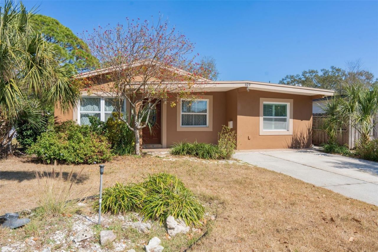 619 Garland Street N, Saint Petersburg, FL 33703 Photo