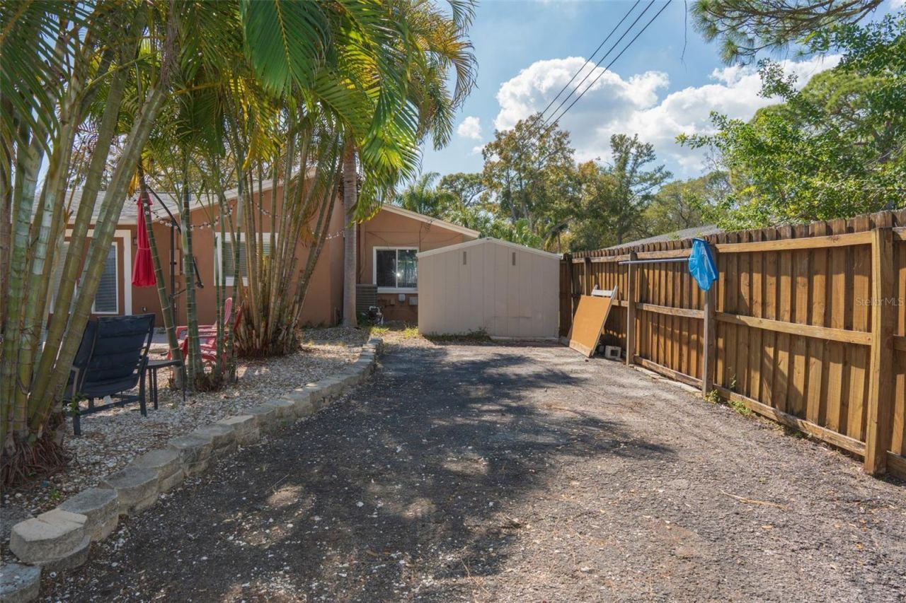 619 Garland Street N, Saint Petersburg, FL 33703 Photo