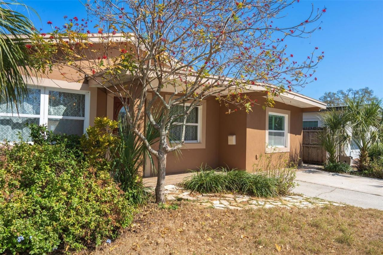 619 Garland Street N, Saint Petersburg, FL 33703 Photo