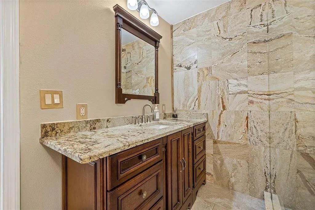 619 Garland Street N, Saint Petersburg, FL 33703 Photo