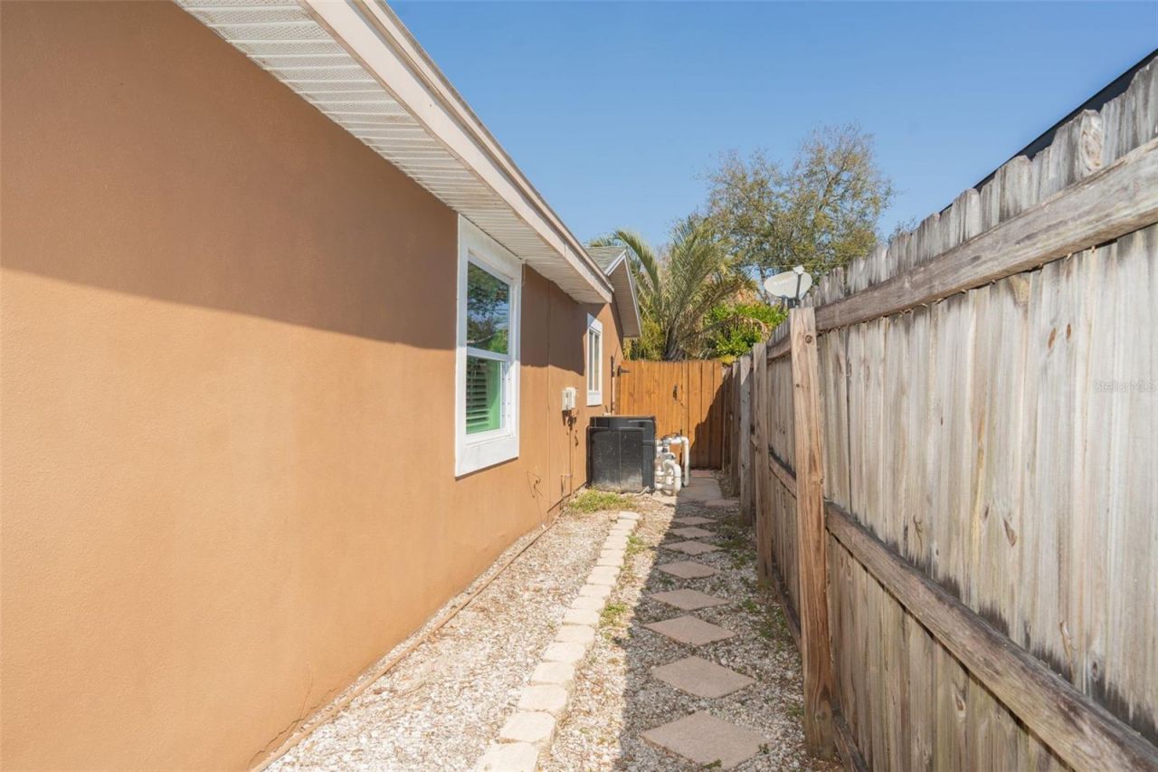 619 Garland Street N, Saint Petersburg, FL 33703 Photo