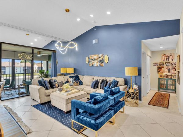 10215 N Circle Lake Drive, Unit 201, Boynton Beach, FL 33437