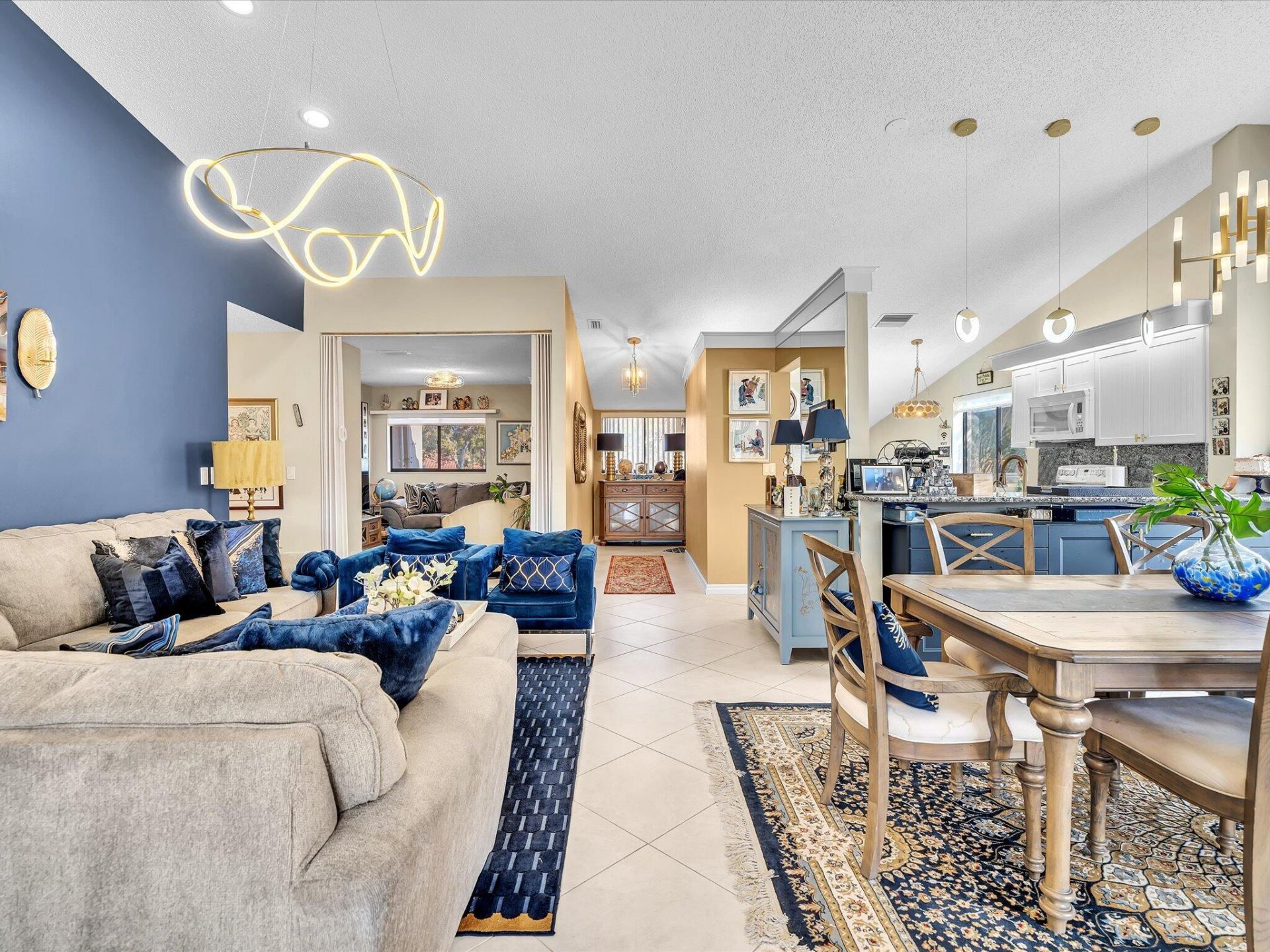 10215 N Circle Lake Drive, Unit 201, Boynton Beach, FL 33437 Photo