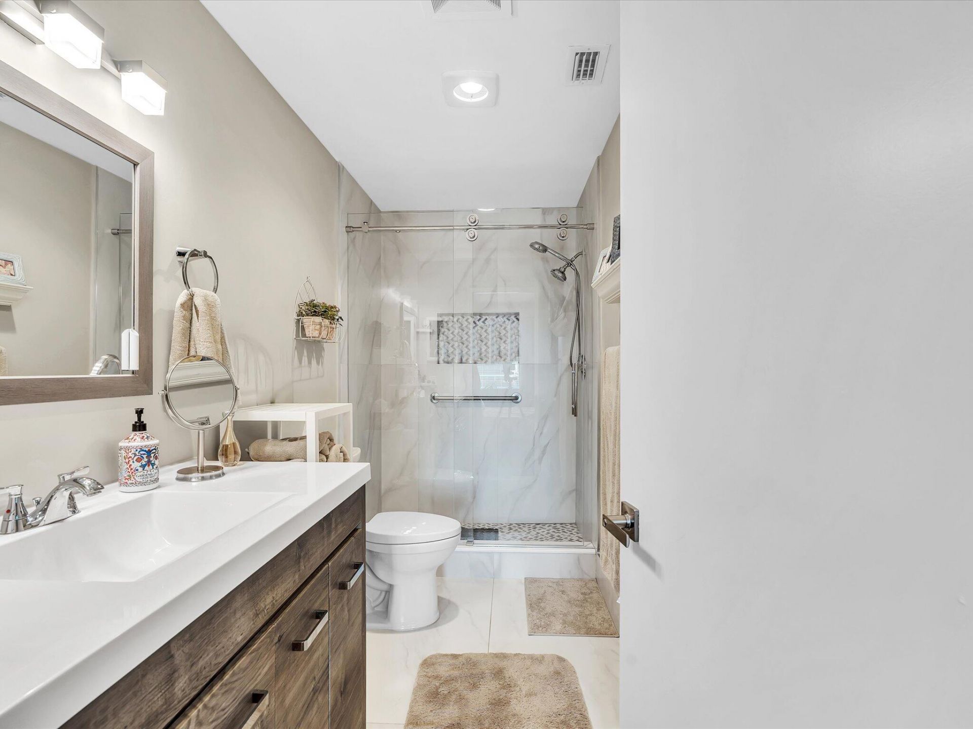 10215 N Circle Lake Drive, Unit 201, Boynton Beach, FL 33437 Photo