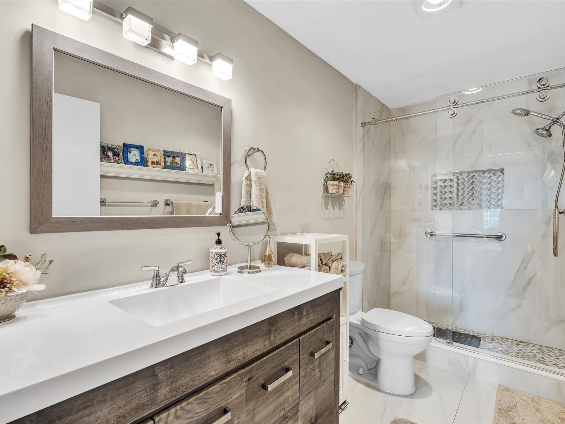 10215 N Circle Lake Drive, Unit 201, Boynton Beach, FL 33437 Photo