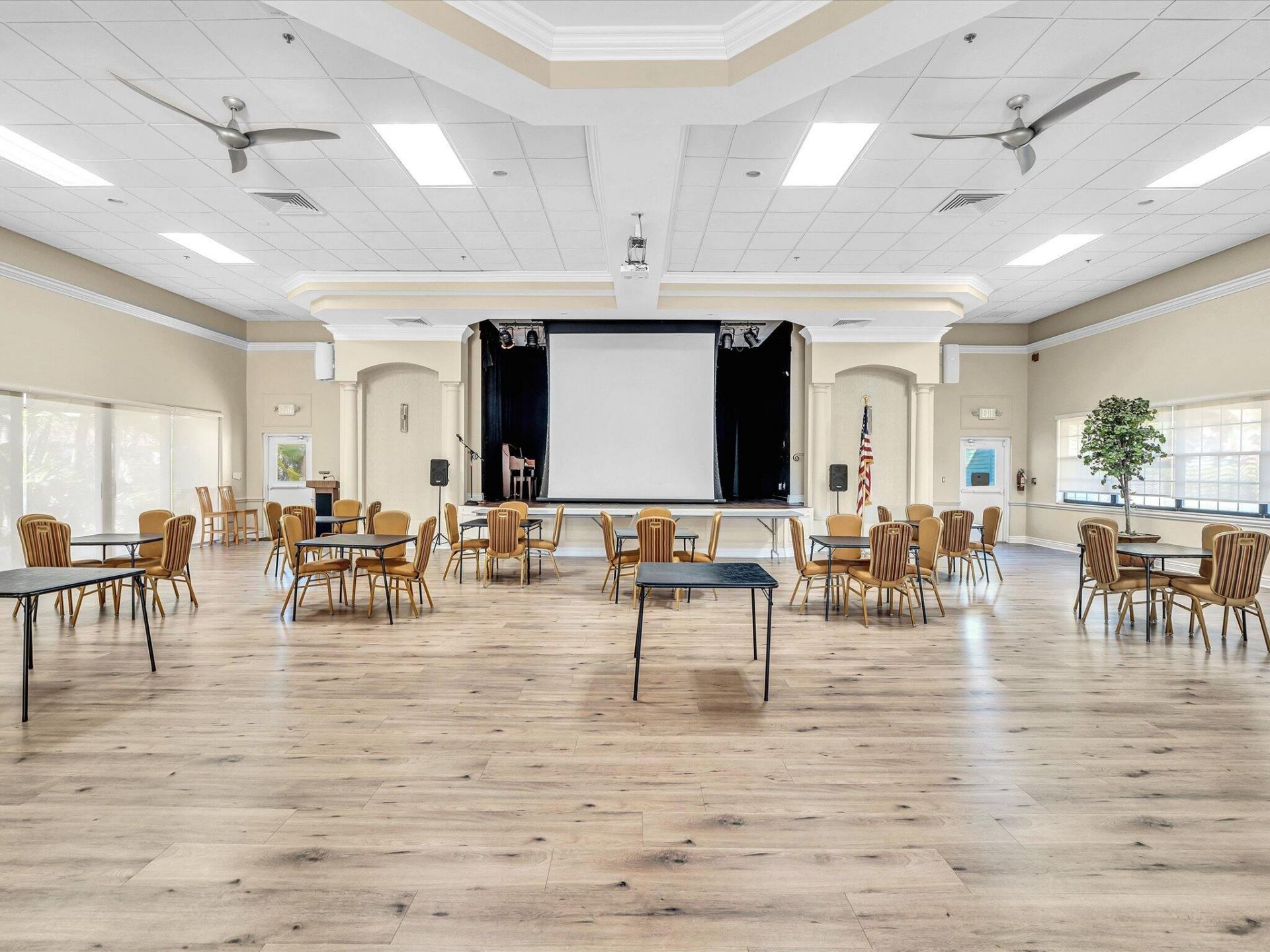 10215 N Circle Lake Drive, Unit 201, Boynton Beach, FL 33437 Photo