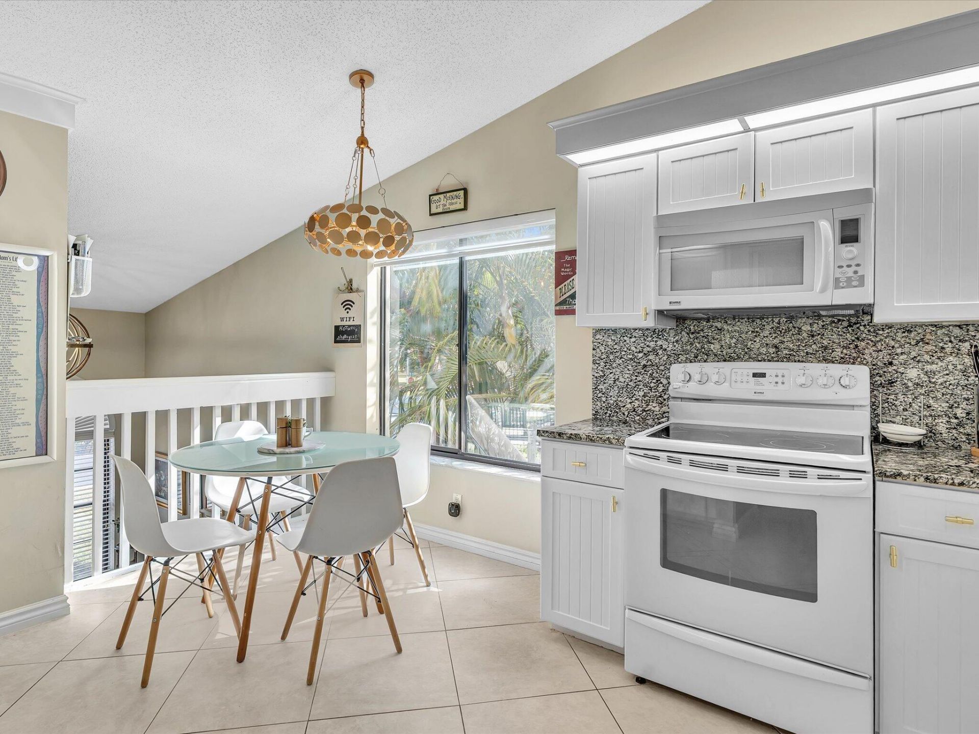 10215 N Circle Lake Drive, Unit 201, Boynton Beach, FL 33437 Photo