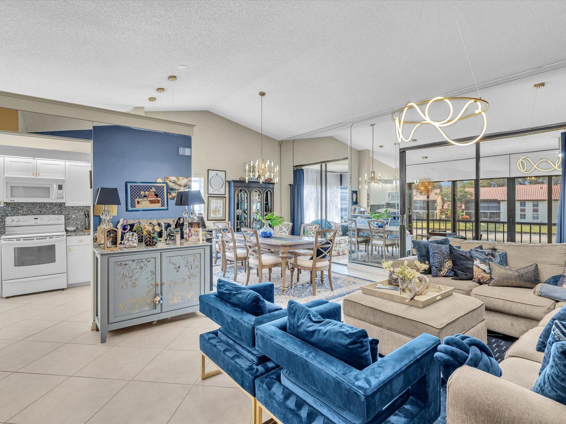 10215 N Circle Lake Drive, Unit 201, Boynton Beach, FL 33437 Photo