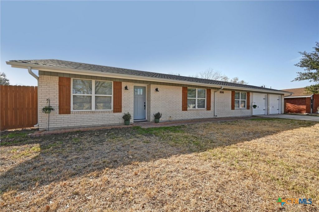 808 Vogel Drive, Lockhart, TX 78644 Main Photo
