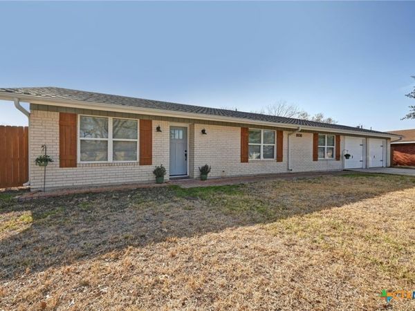 808 Vogel Drive, Lockhart, TX 78644