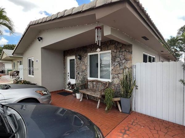 10382 SW 25th St , Miami, FL 33165