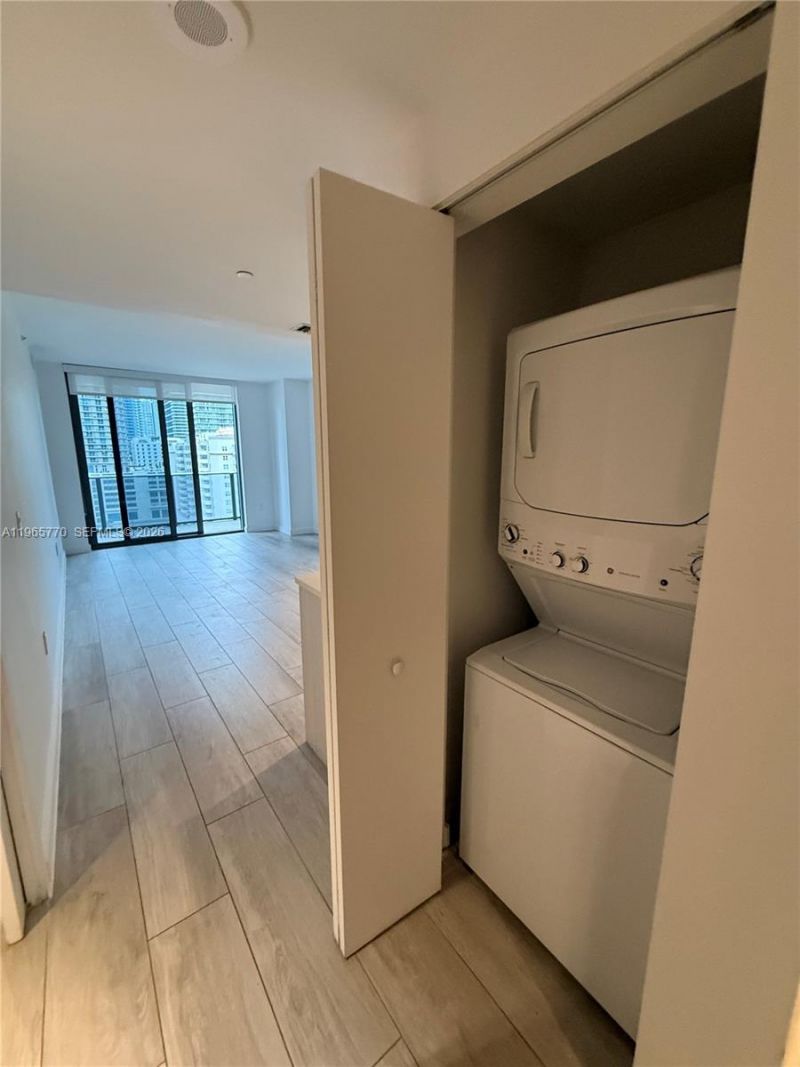 45 SW 9th St, Unit 1004, Miami, FL 33130 Photo