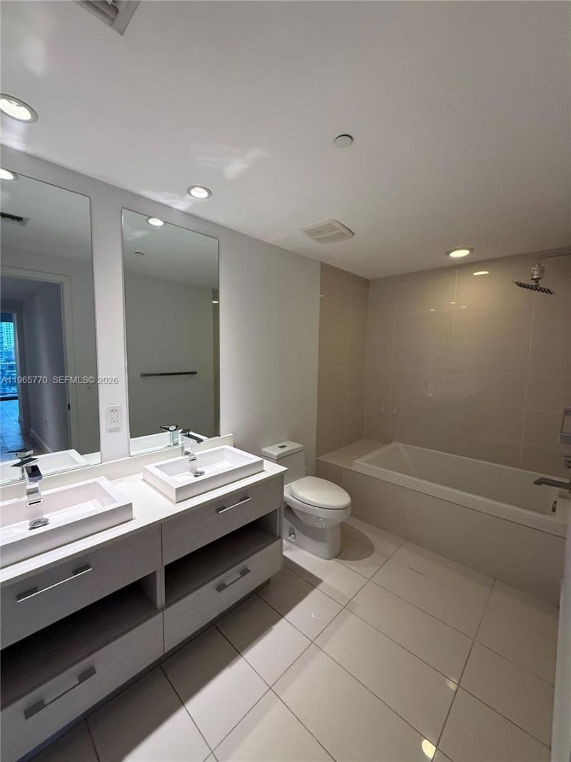 45 SW 9th St, Unit 1004, Miami, FL 33130 Photo