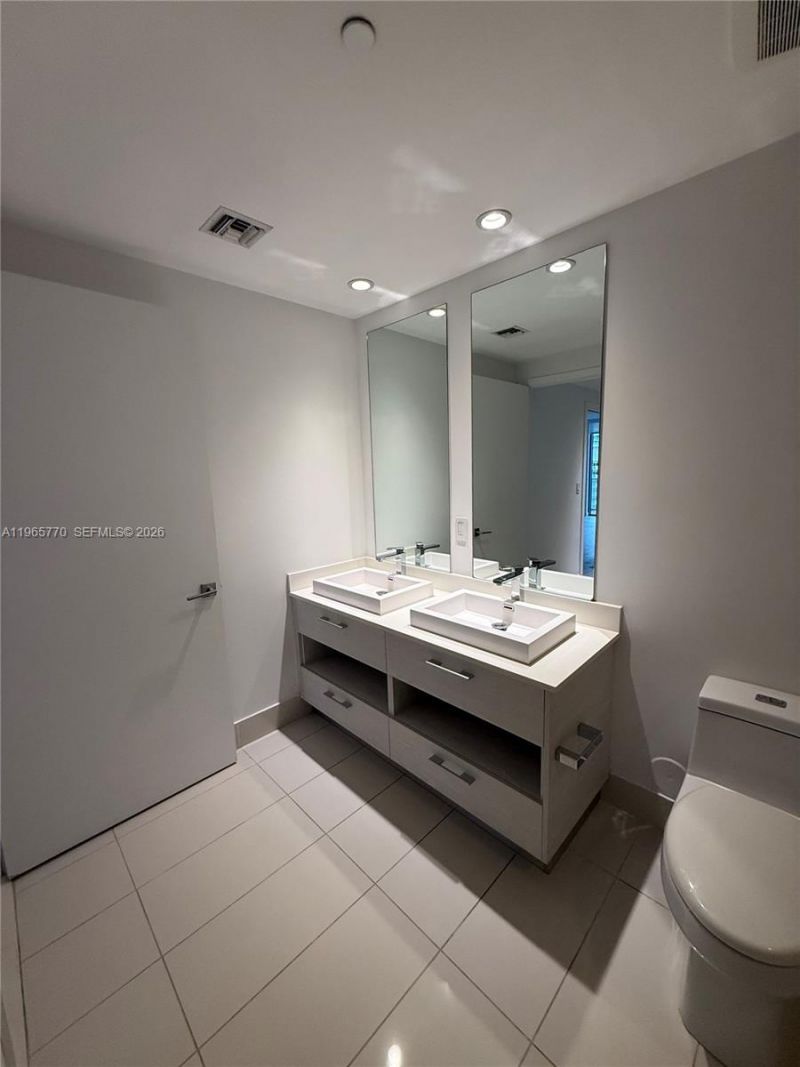 45 SW 9th St, Unit 1004, Miami, FL 33130 Photo