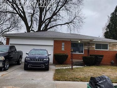 21792 Elmwood Avenue, Eastpointe, MI 48021