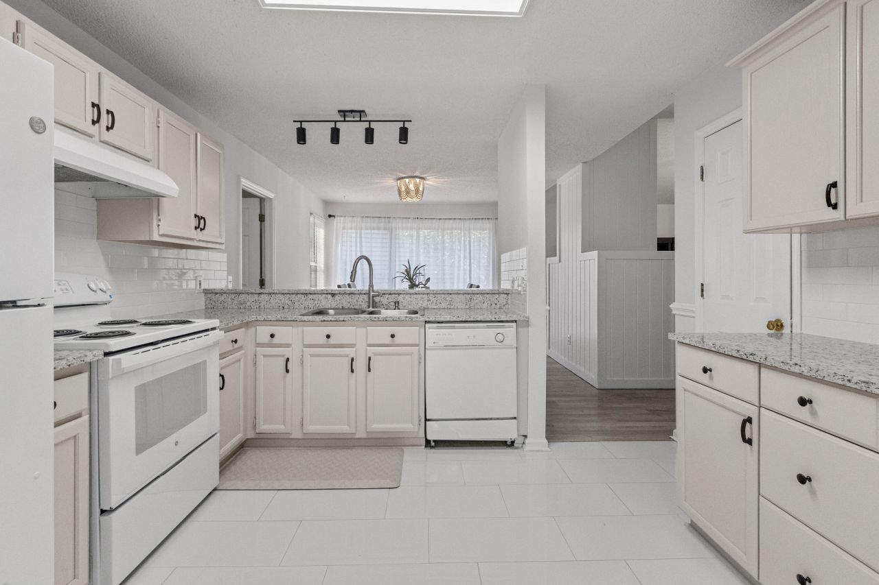 7920 Riverbirch Lane Photo 12