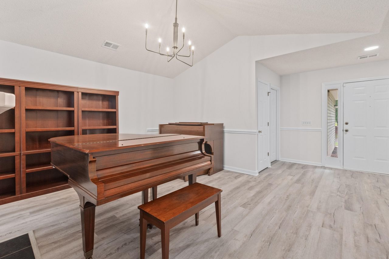 7920 Riverbirch Lane Photo 6