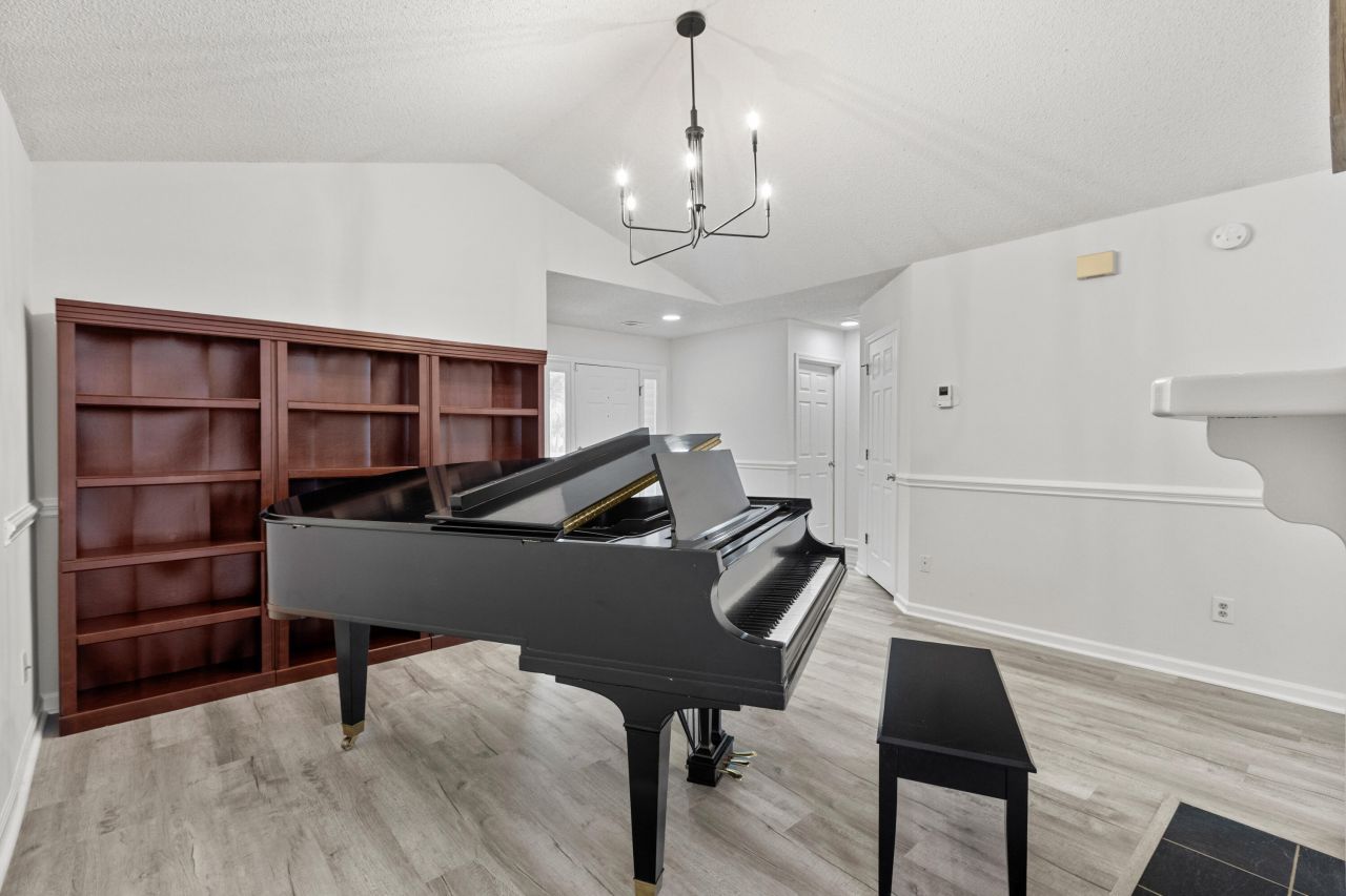 7920 Riverbirch Lane Photo 6