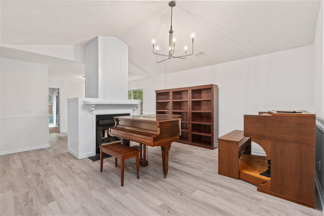 7920 Riverbirch Lane Photo 7