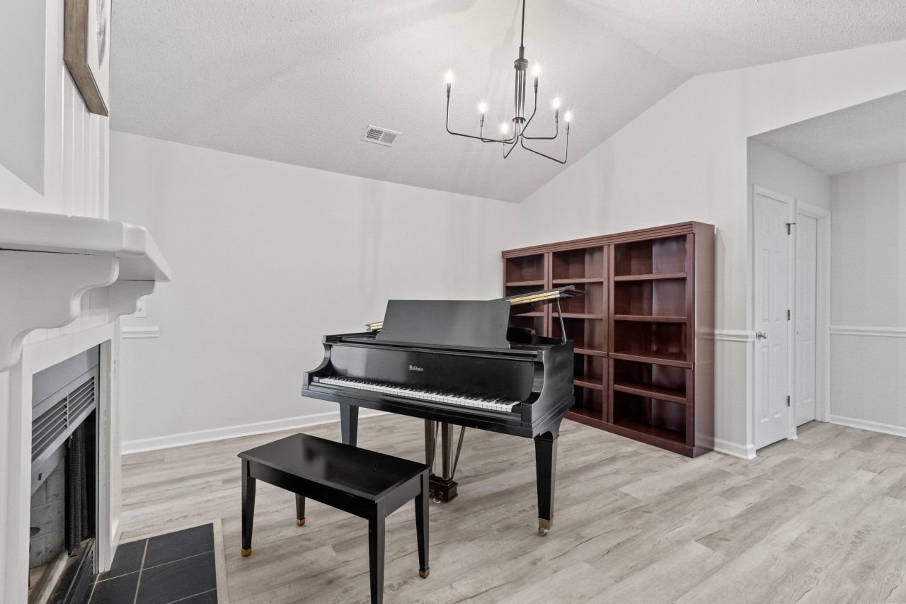 7920 Riverbirch Lane Photo 7