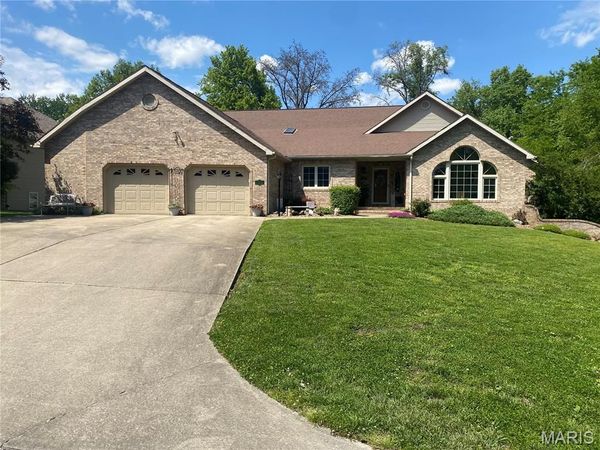 1015 E Oak Street, Greenville, IL 62246