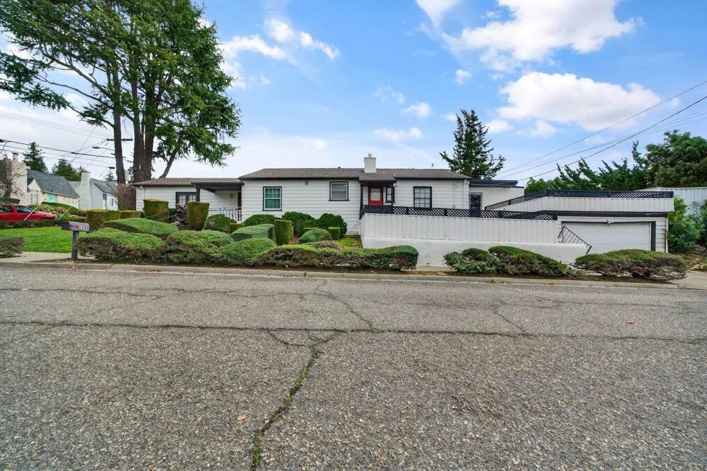 3400 Mirasol Ave, Oakland, CA 94605 Main Photo